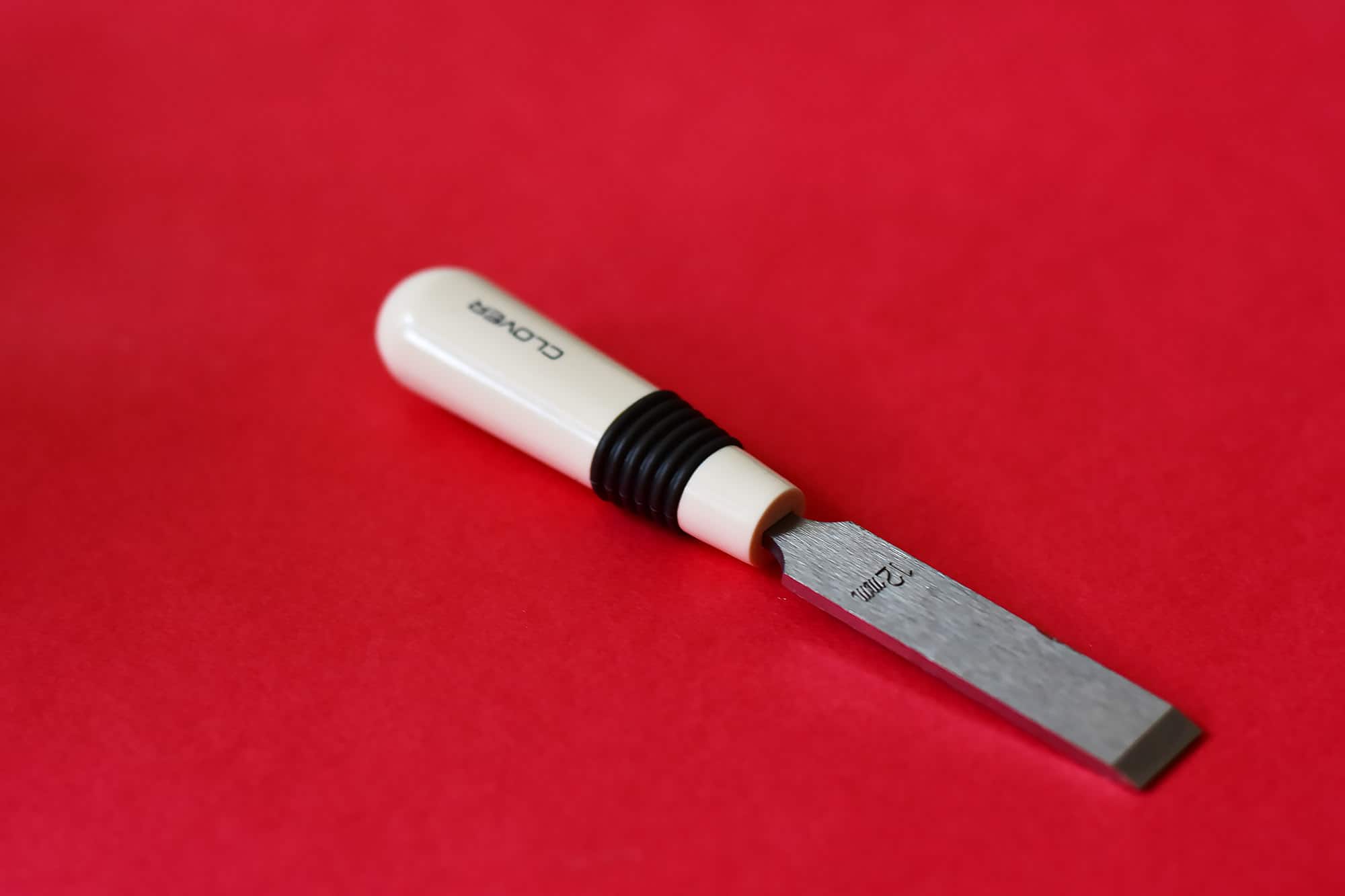 How to use a buttonhole cutter